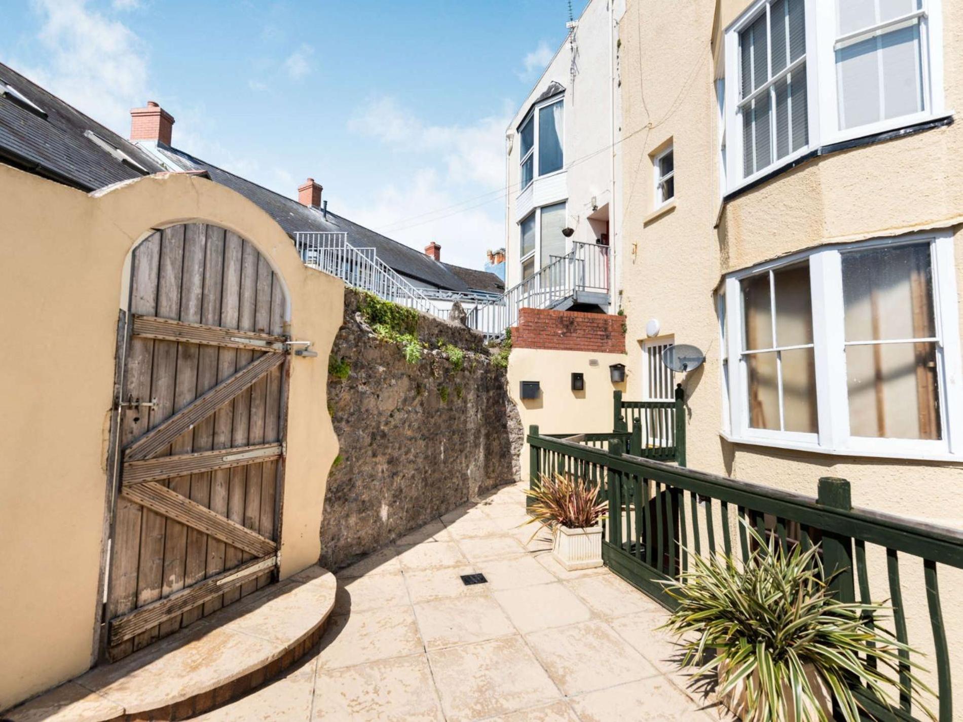 2 Bed In 87834 * Tenby